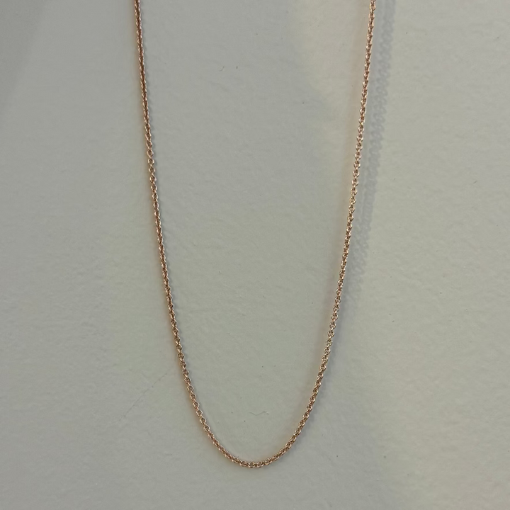 Gold trace chain close-up showing link detail